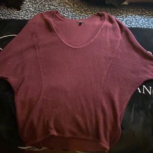 Mid-sleeve purple sweater